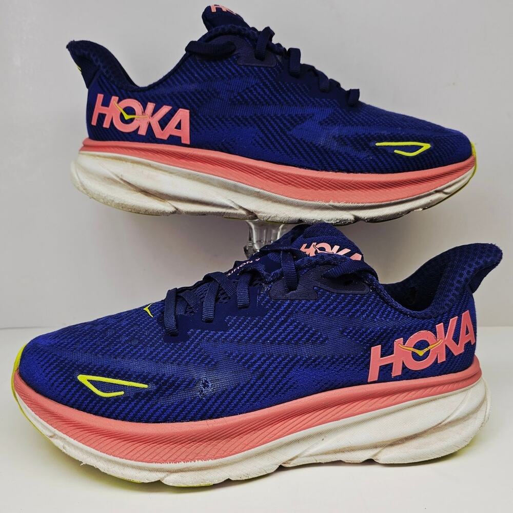 Hoka Women 9 Comfy footwear//